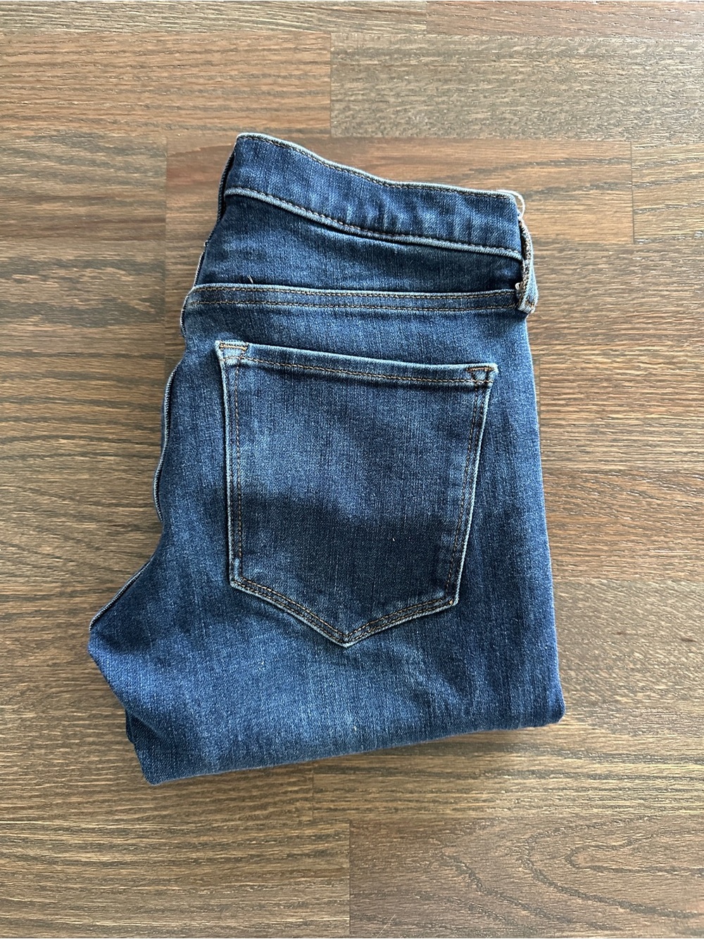 Banana Republic Classic Short Skinny Leg Low Rise Jeans in Medium Blue 25S
